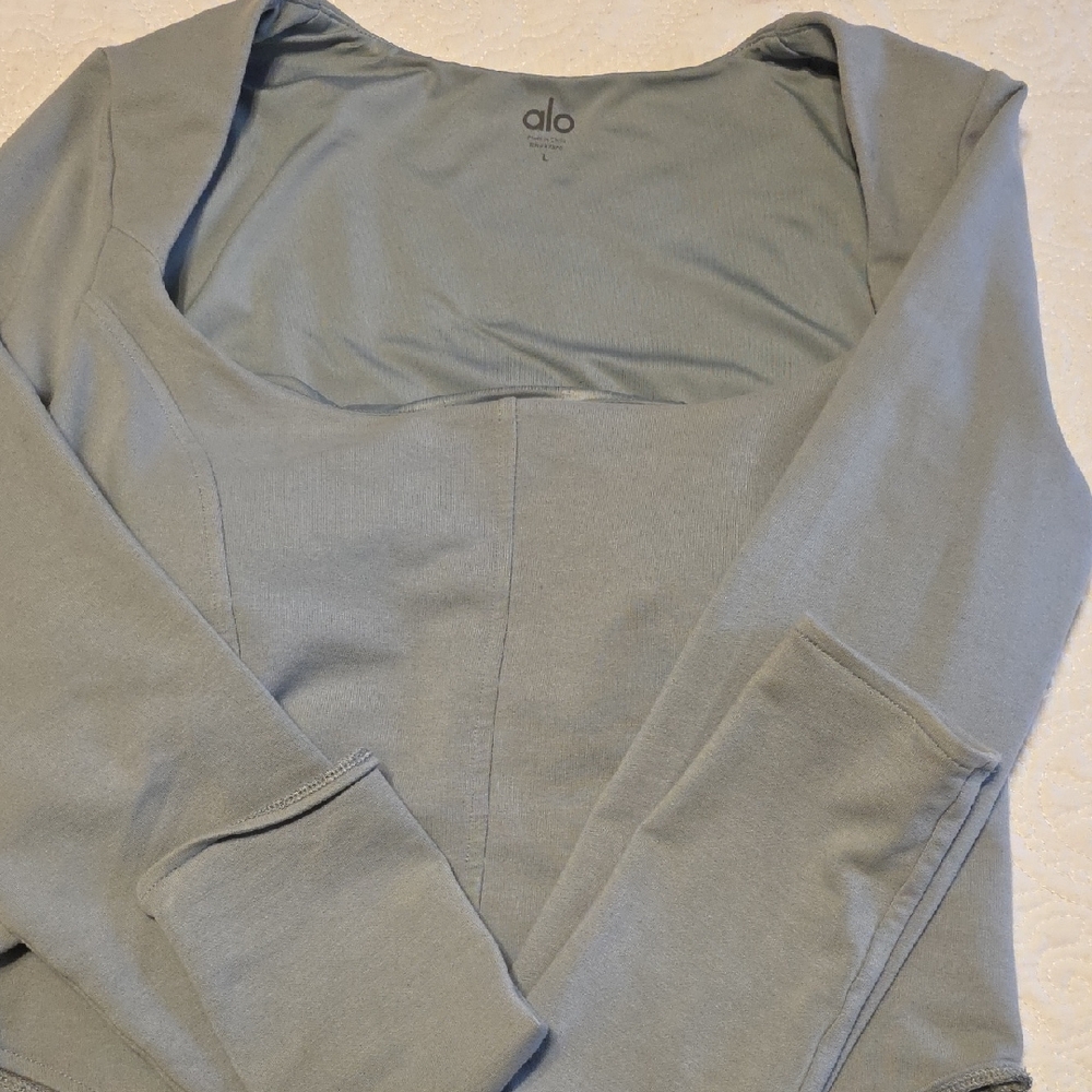 ALO Yoga Women's Soft Blue Long Sleeve Tee